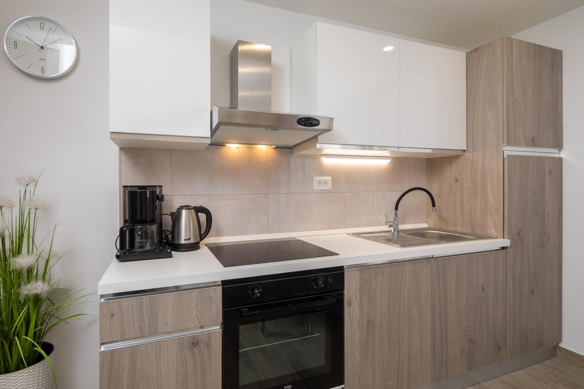 Apartments 20 Meters From The Beach Jesenice  Quarto foto